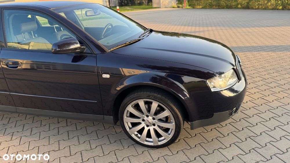 Audi A4 Limousine - 12