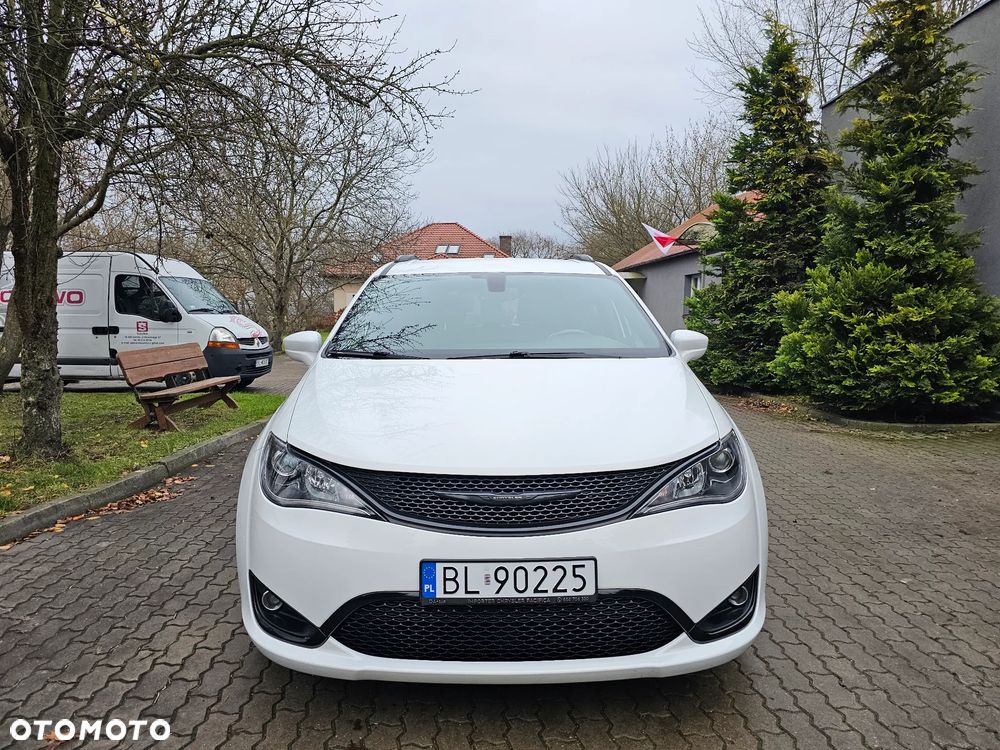 Chrysler Pacifica - 2