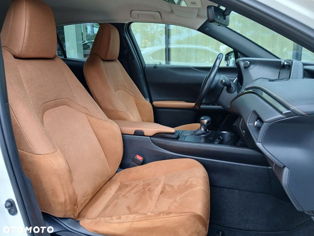 Lexus UX - 27