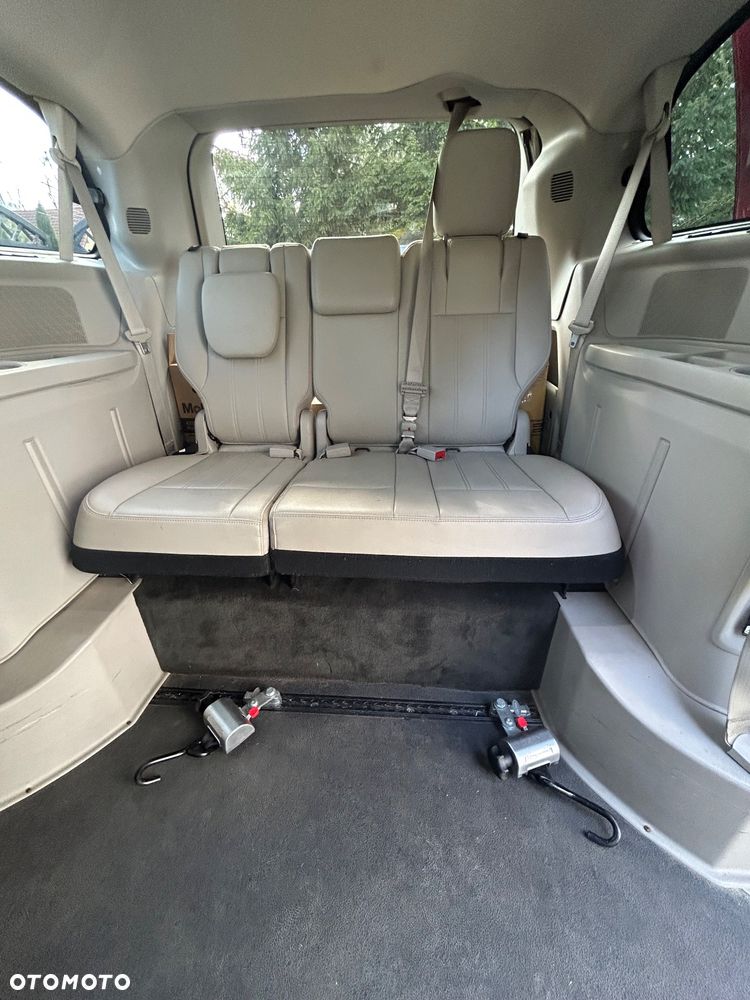 Chrysler Town & Country 3.6 Limited - 9