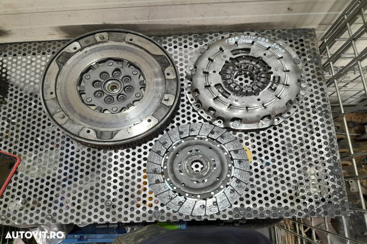 Kit ambreiaj 323078710 / 4150552 323078710 / 4150552 BMW Seria 1 E81/ - 1