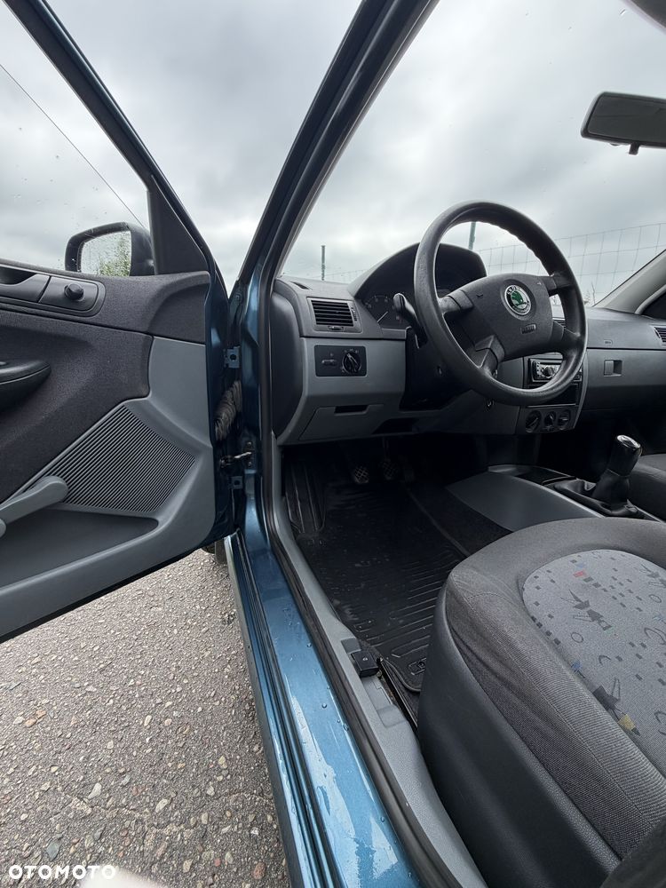 Skoda Fabia 2003 photo 2