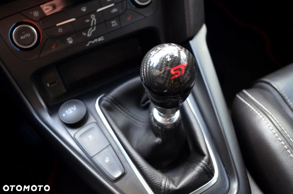 Ford Focus 2.0 EcoBoost ST - 19