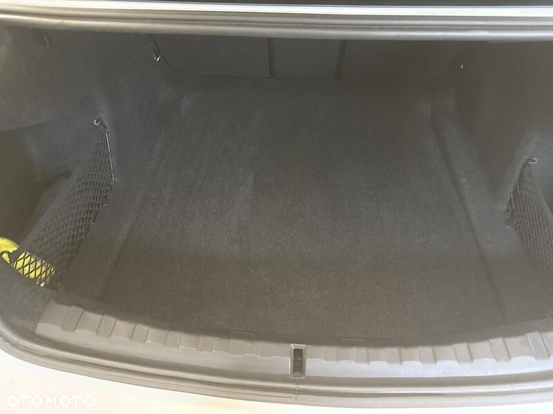 BMW Seria 3 318i - 23