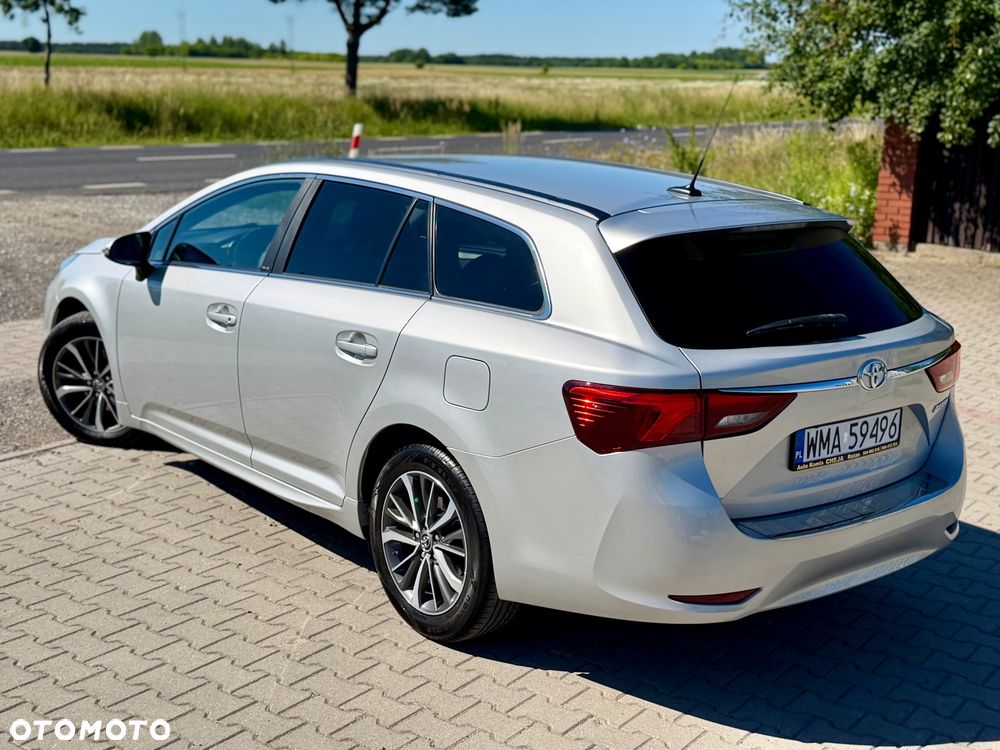 Toyota Avensis 2.0 D-4D Prestige - 32