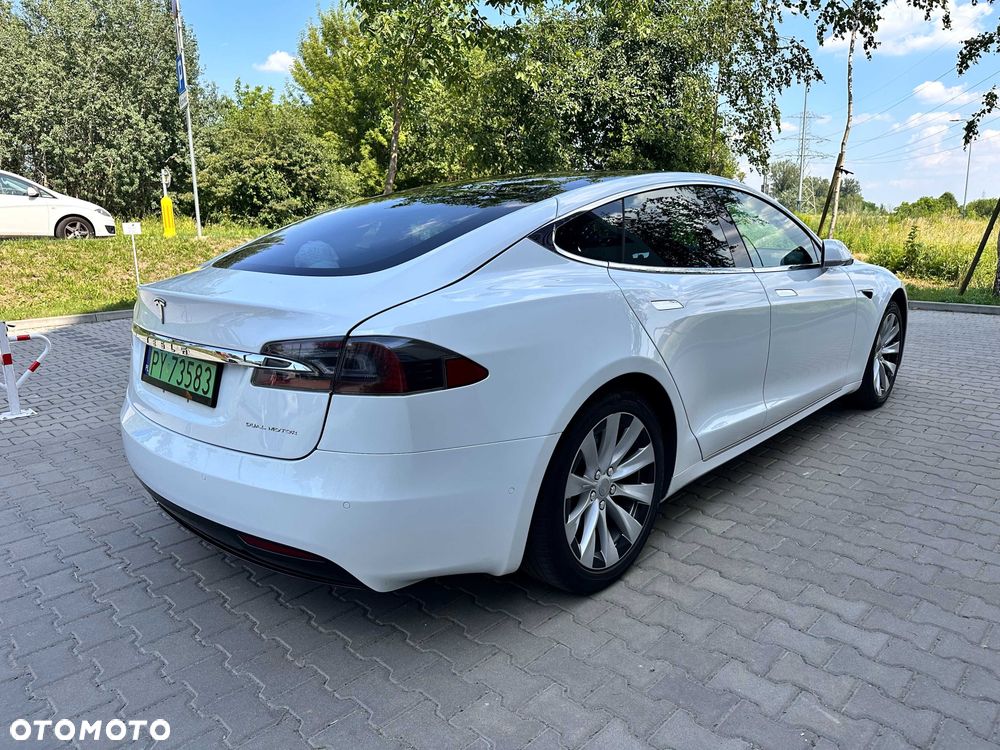 Tesla Model S - 3
