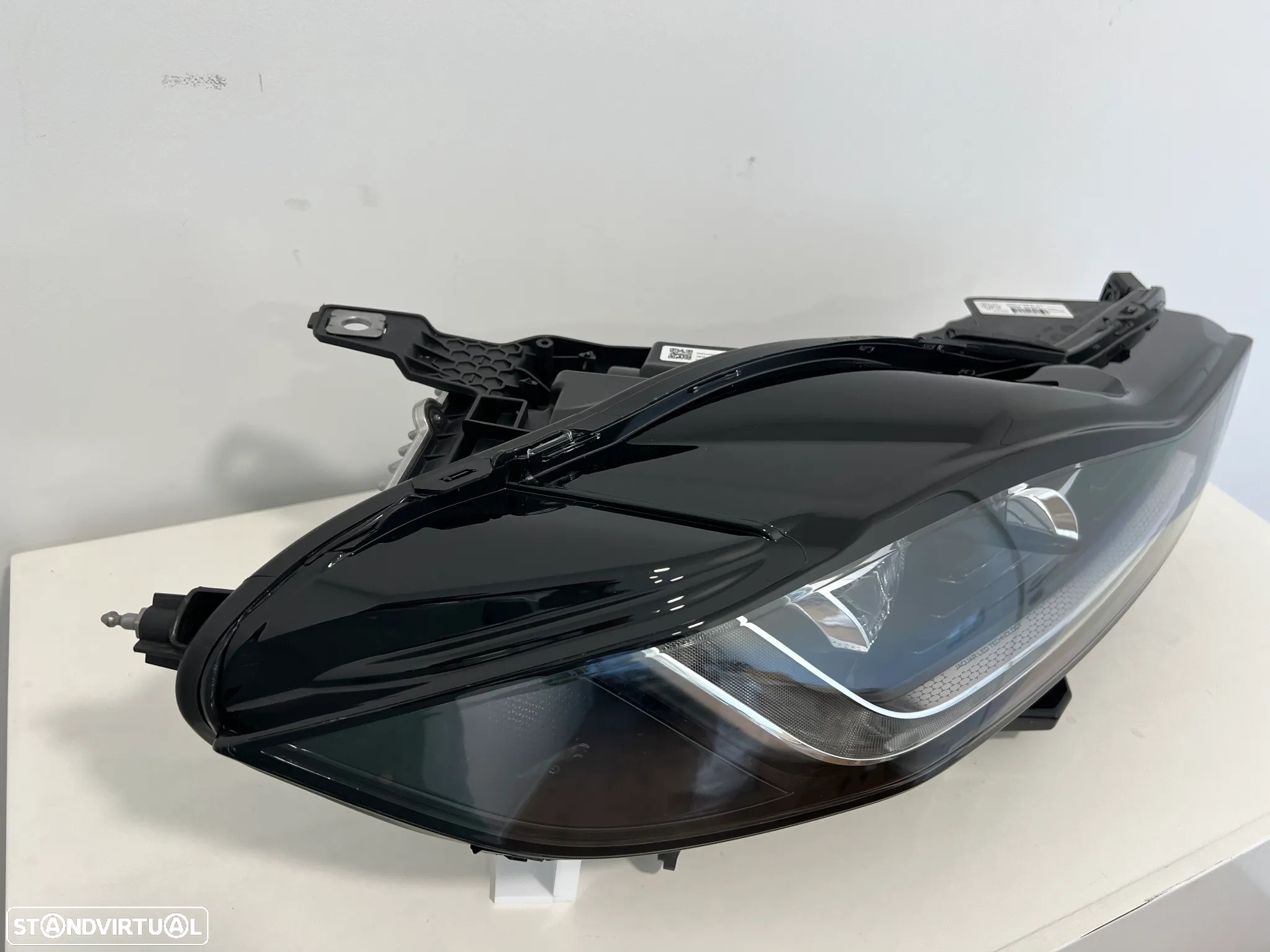 Farol Otica Jaguar XE Full LED Original Direito - 2