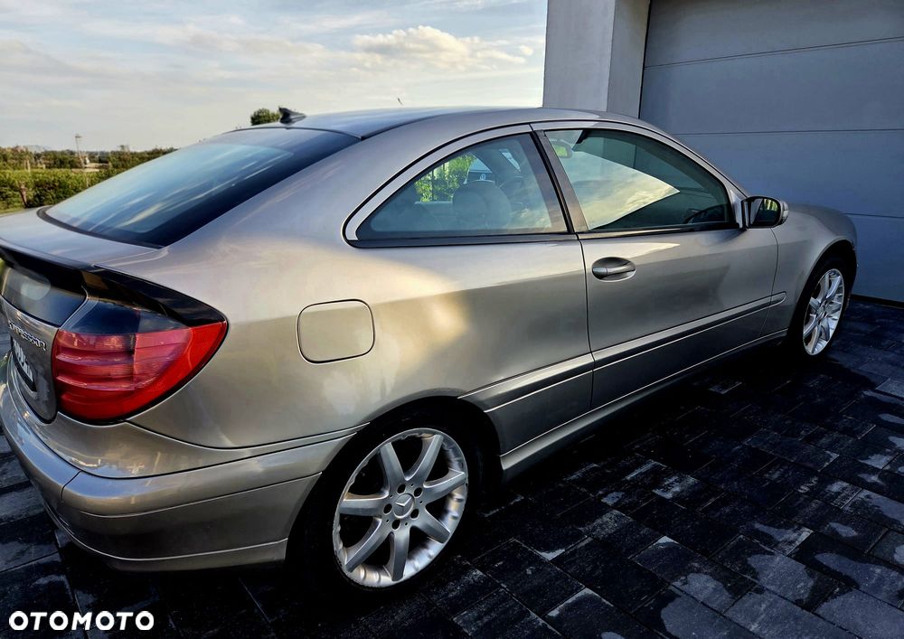 Mercedes-Benz Klasa C 180 Kompressor Sportcoupe - 2