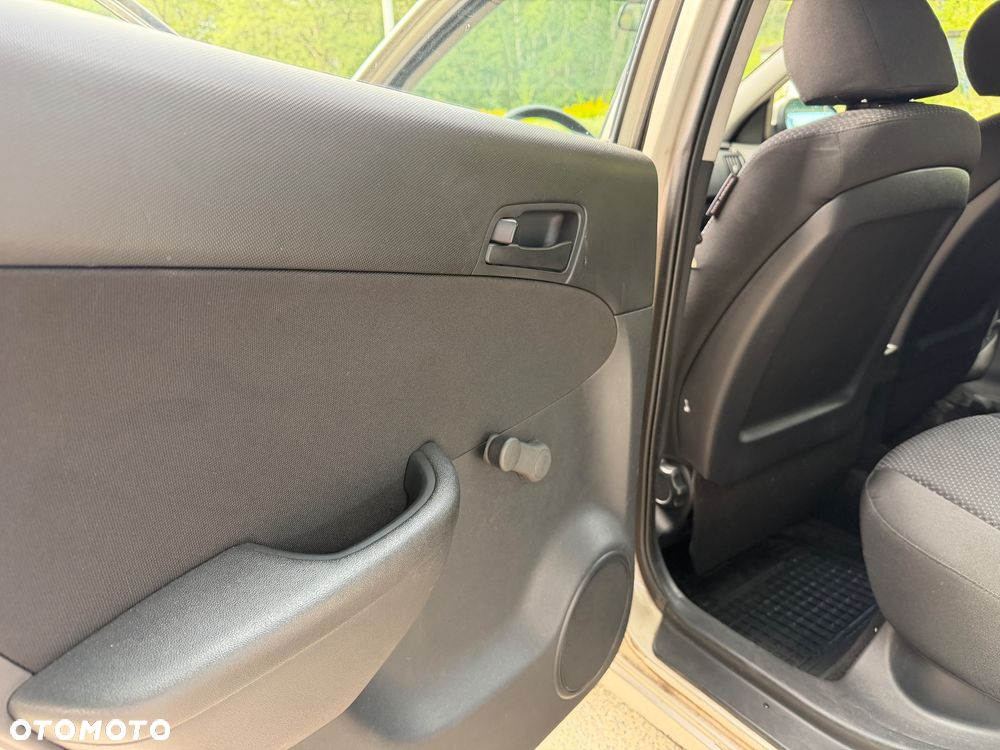 Hyundai i30 1.6 Classic + - 15