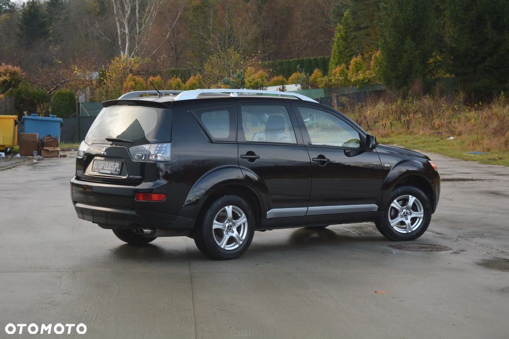 Mitsubishi Outlander - 11