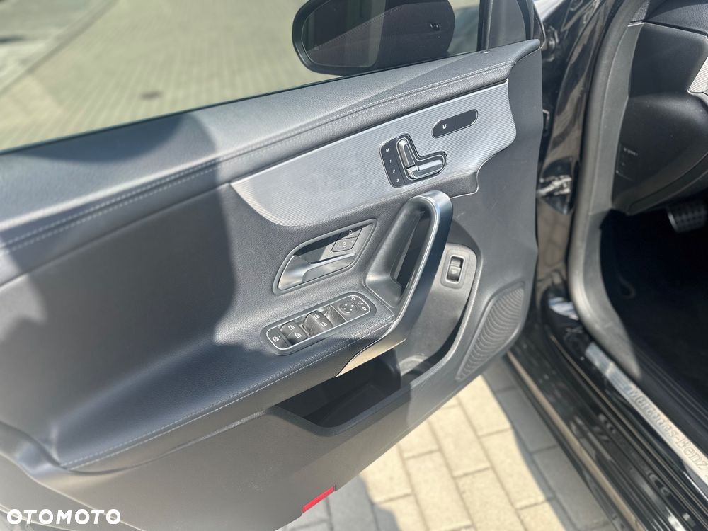Mercedes-Benz Klasa A 220 4-Matic AMG Line 7G-DCT - 14