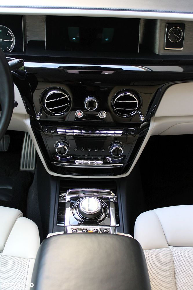 Rolls-Royce Phantom Standard - 22