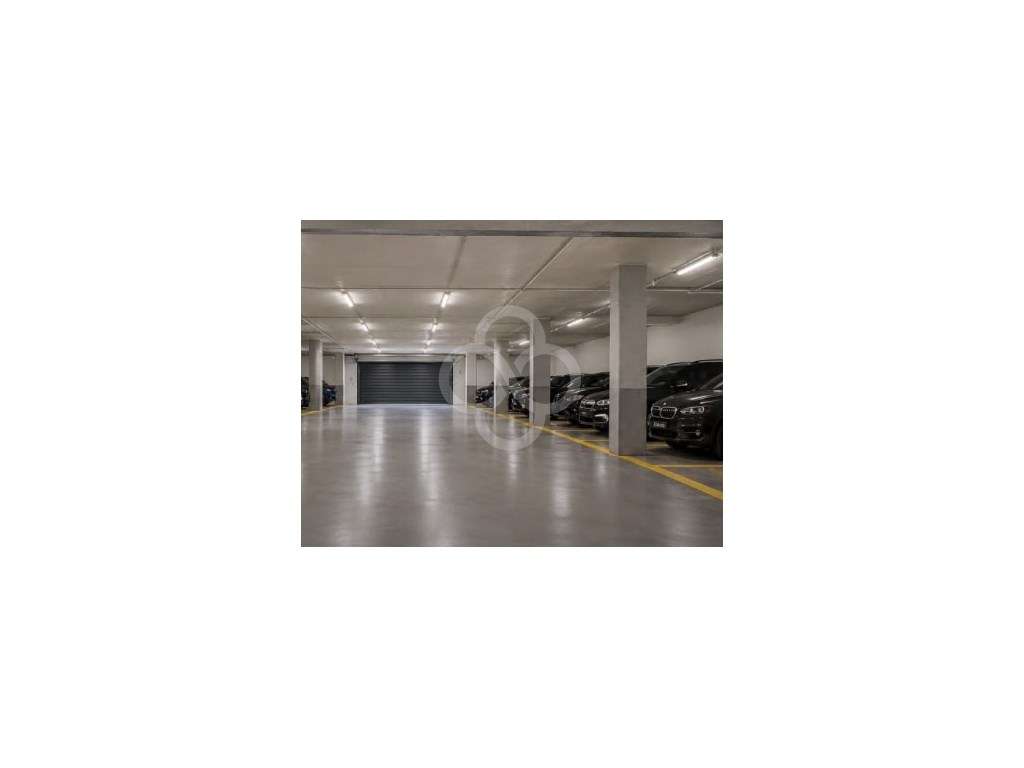 Garagem com 27 lugares de estacionamento em Sacavém, próximo de ser... - Grande imagem: 5/8