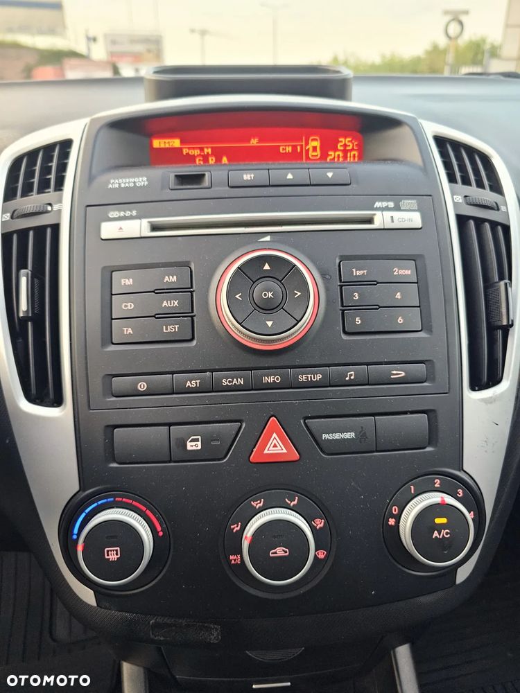 Kia Ceed - 26