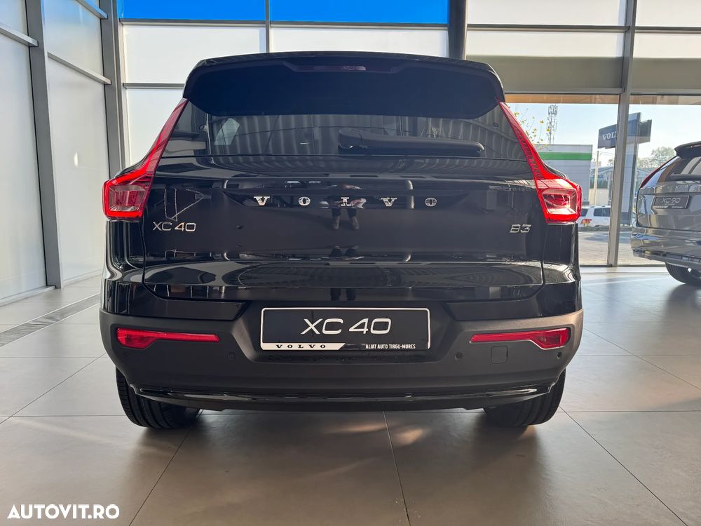 Volvo XC 40 B3 AT FWD MHEV Plus Dark - 6