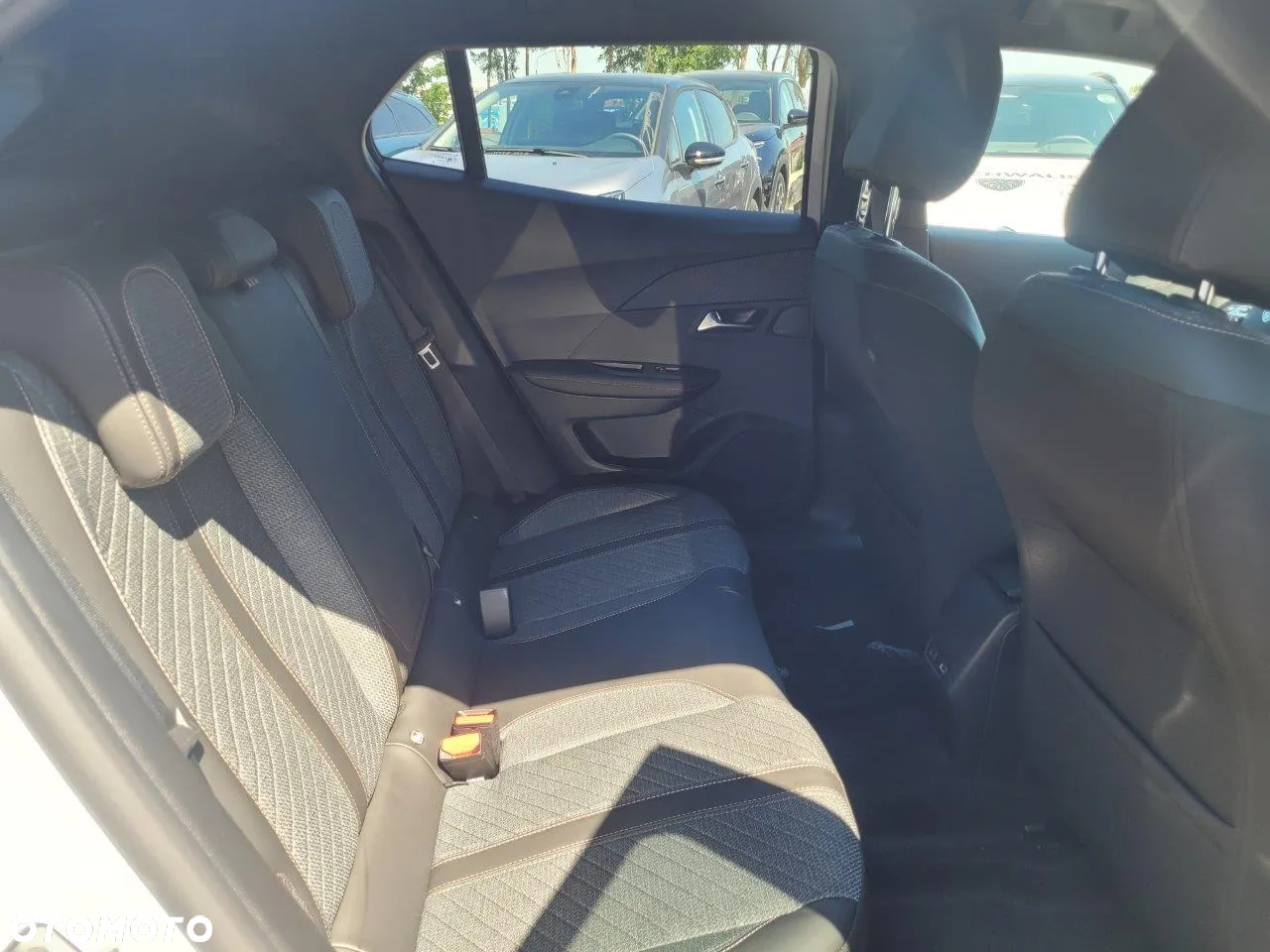 Peugeot 2008 PureTech 100 Allure S&S BVM6 - 9