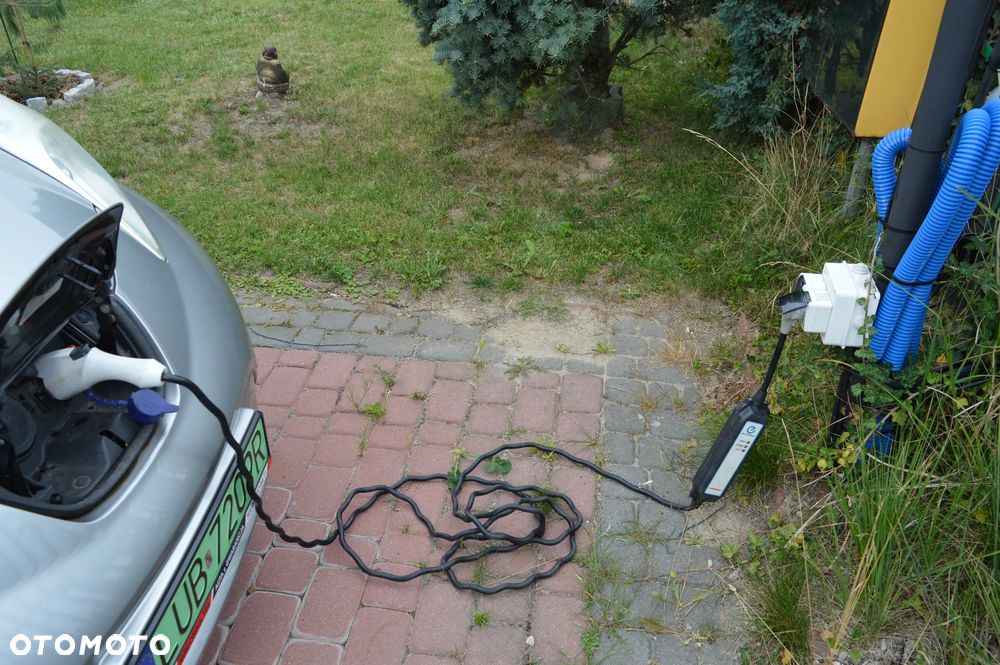 Nissan Leaf 24 kWh (mit Batterie) Visia + - 32