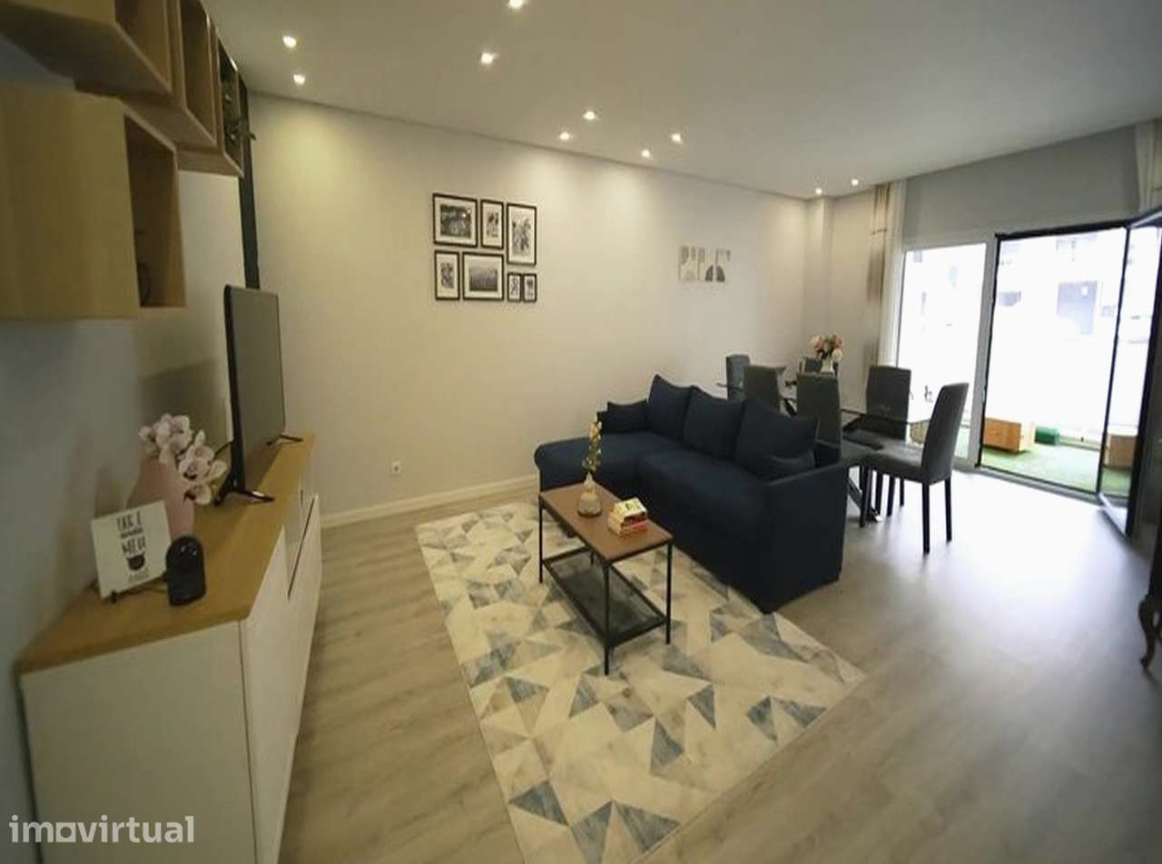 Apartamento T2 em Montijo com Garagem e Elevador