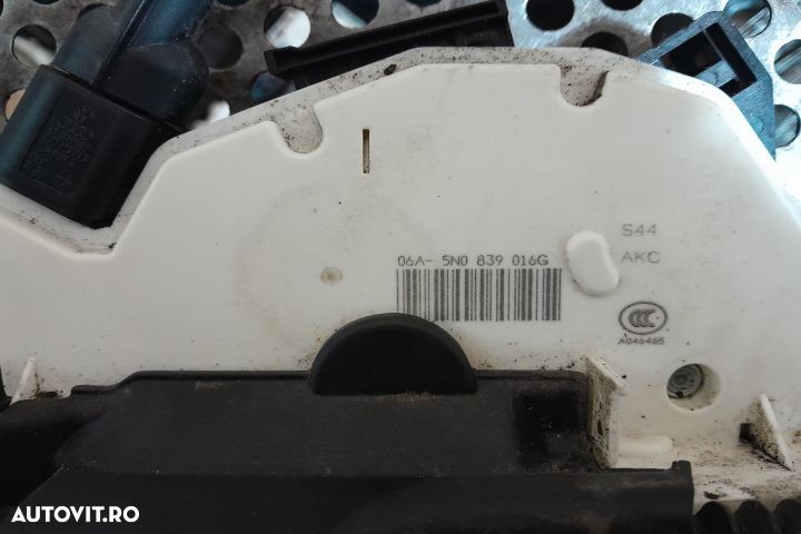 Broasca usa spate dreapta 5N0839016G Volkswagen VW Tiguan 1 5N [2007 - 2