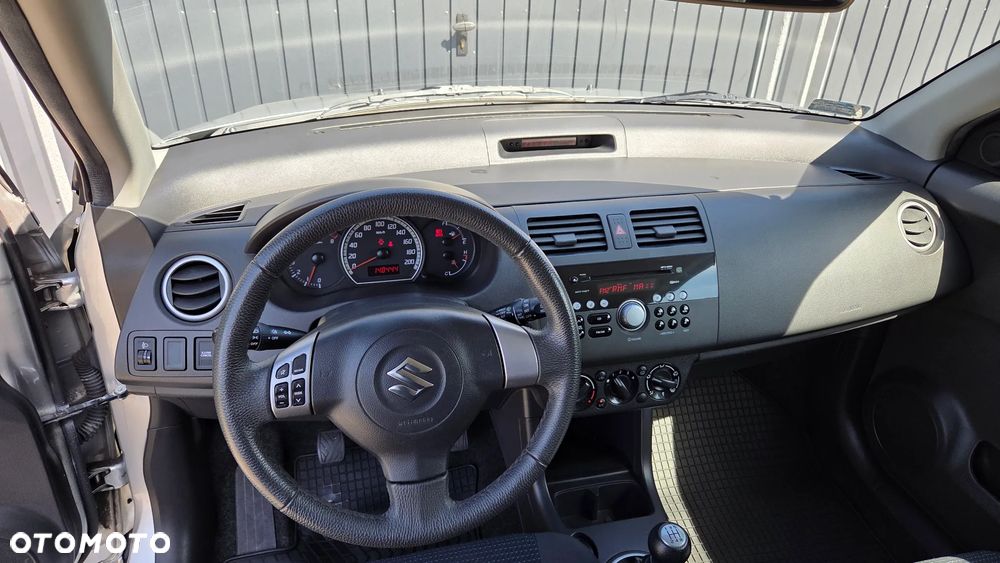 Suzuki Swift 1.3 Sakura - 6