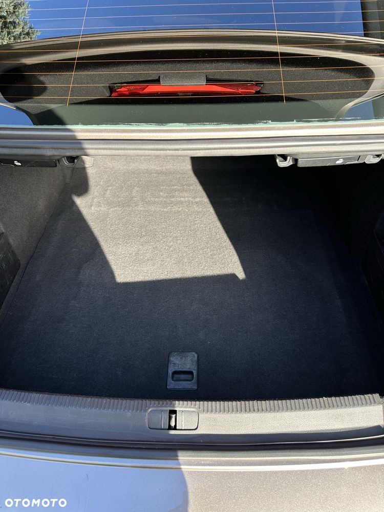 Volkswagen Passat - 15