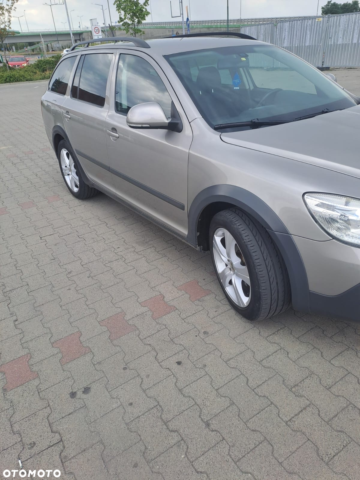 Skoda Octavia Combi 2.0 TDI DPF 4x4 Scout - 3
