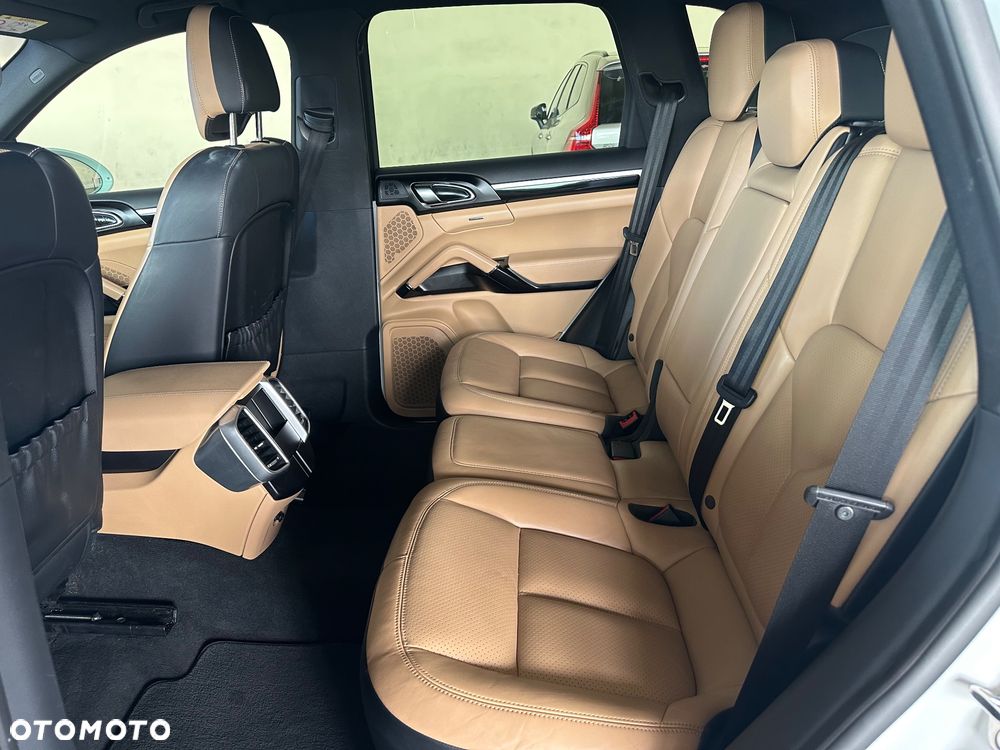 Porsche Cayenne Diesel Platinum Edition - 31
