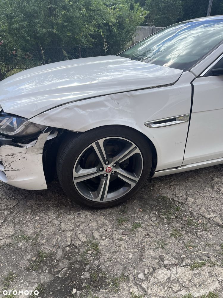 Jaguar XE - 5