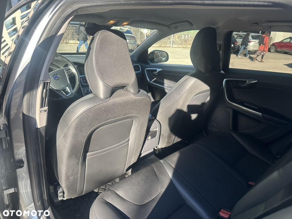 Volvo V60 Cross Country D4 AWD Momentum - 14