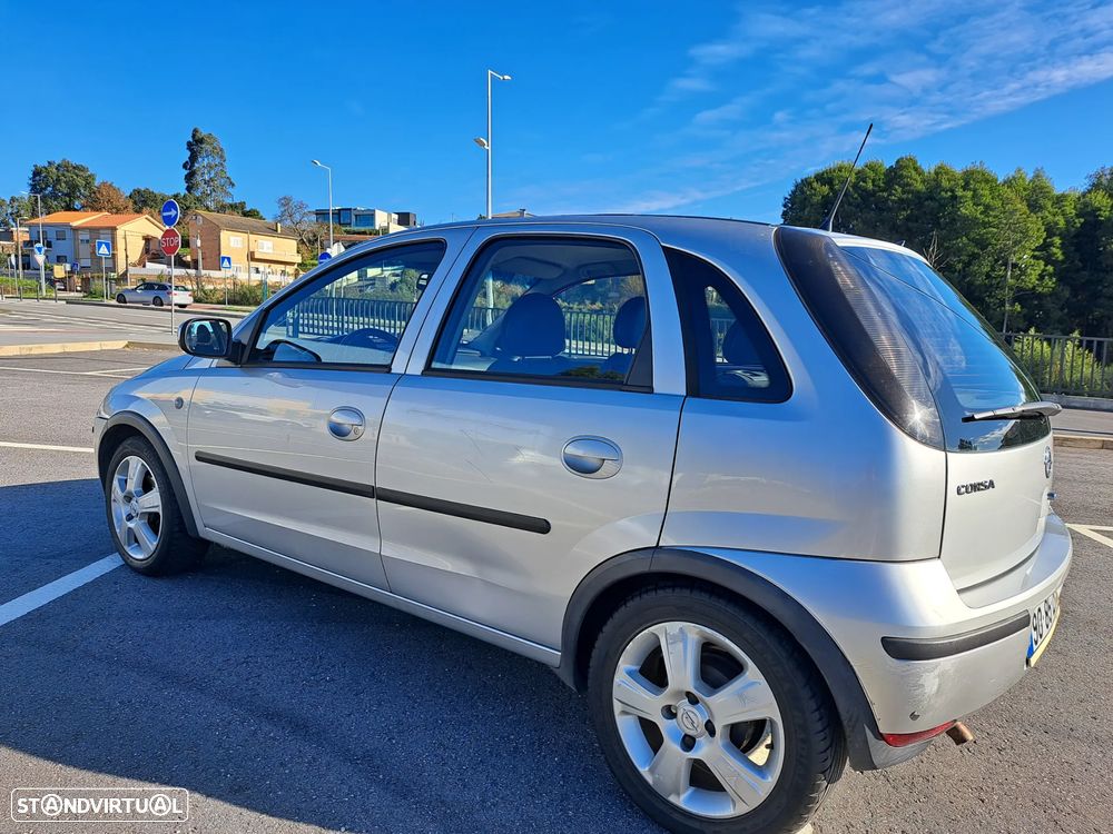 Opel Corsa 1.2 Twinport Cosmo - 4