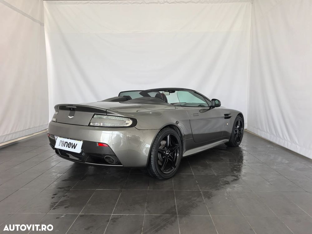 Aston Martin V8 Vantage S - 13
