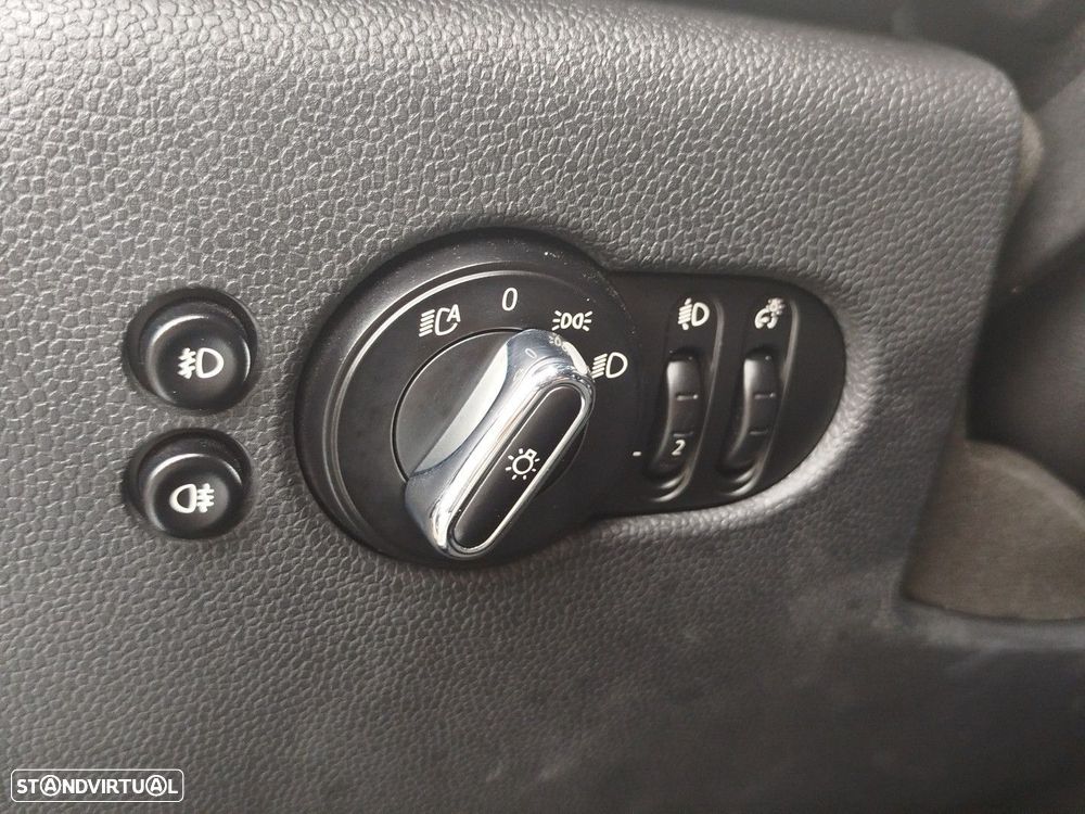 MINI 5 Portas Cooper D Auto - 28