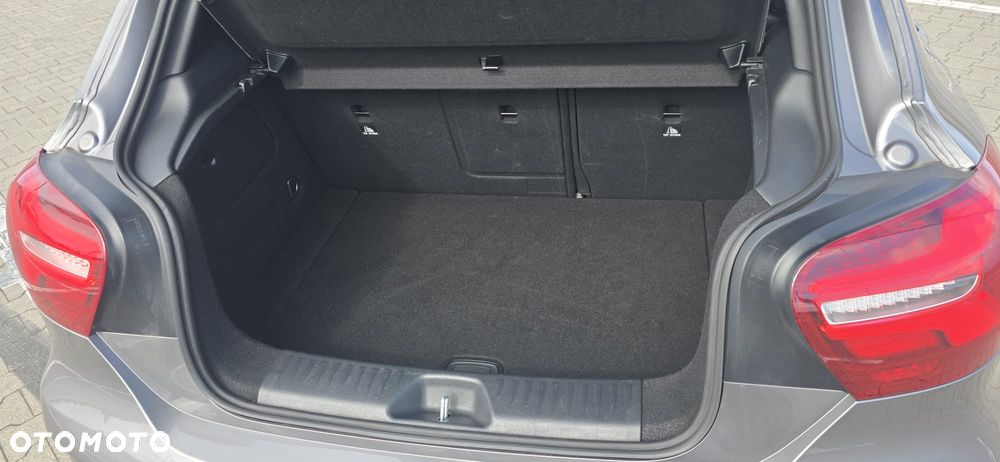 Mercedes-Benz Klasa A 160 7G-DCT AMG Line - 16