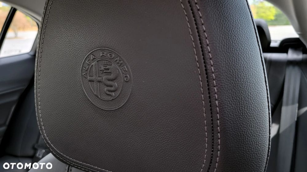 Alfa Romeo Giulia 2.0 Turbo 16V AT8-Q4 Ti - 23
