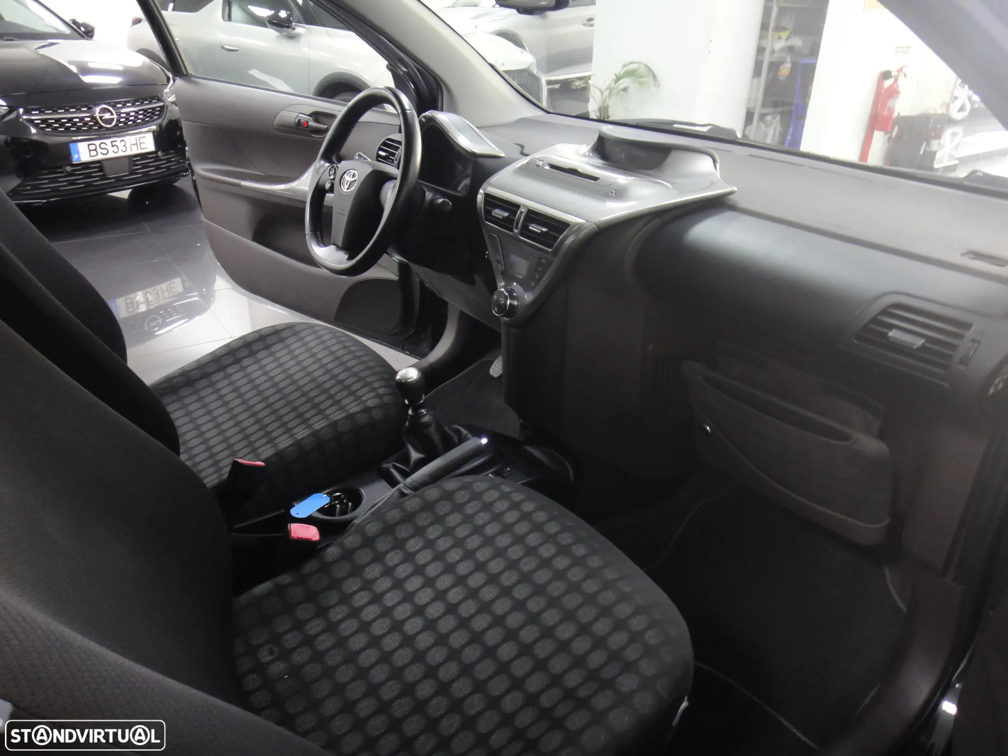 Toyota iQ 1.4 D-4D + - 11