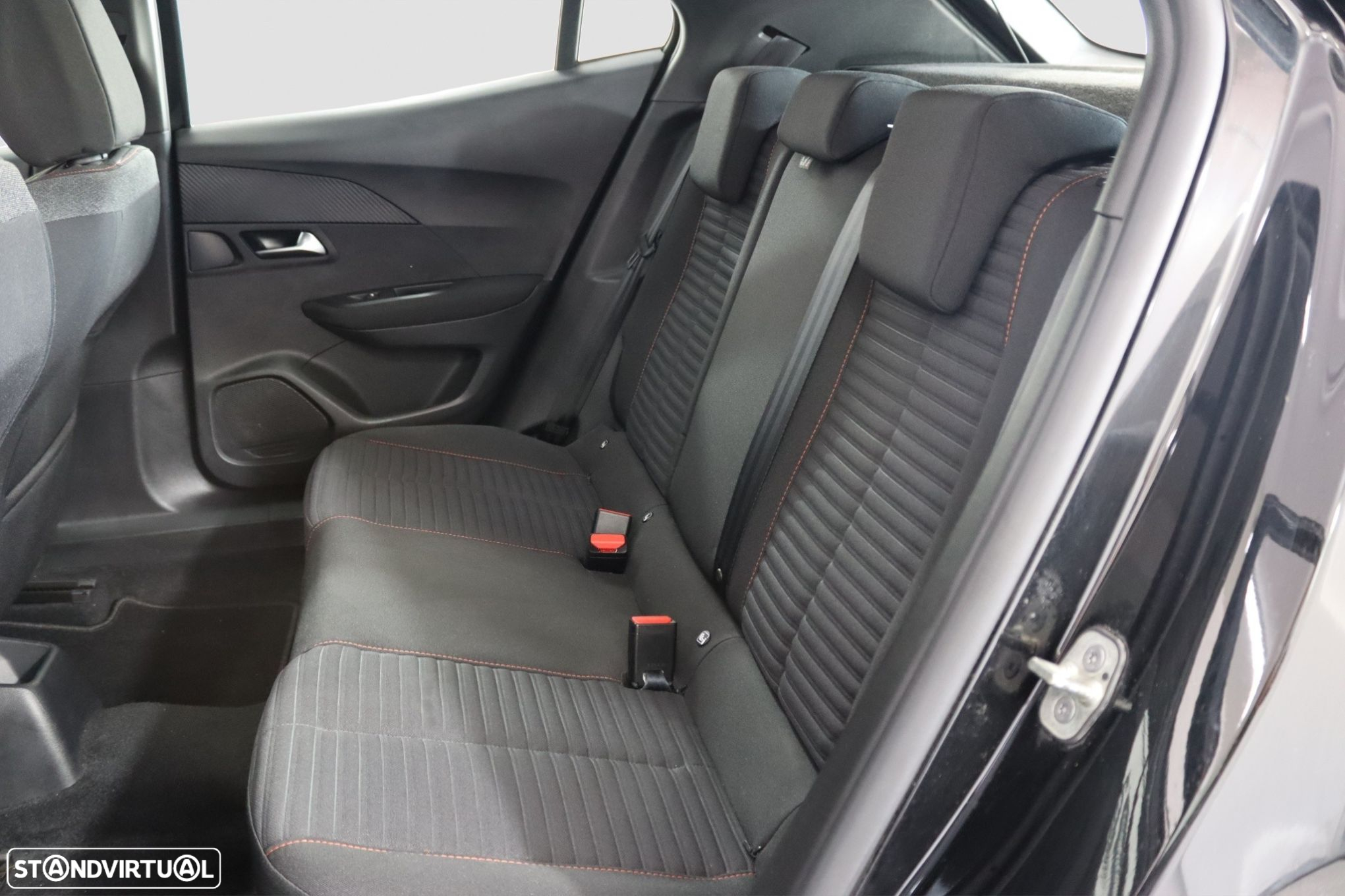 Peugeot 2008 1.2 PureTech Allure EAT8 - 12