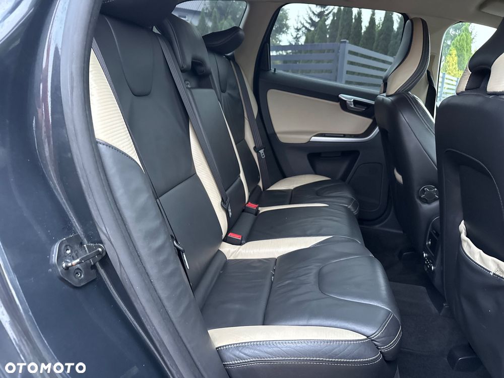 Volvo XC 60 D5 AWD RDesign - 9