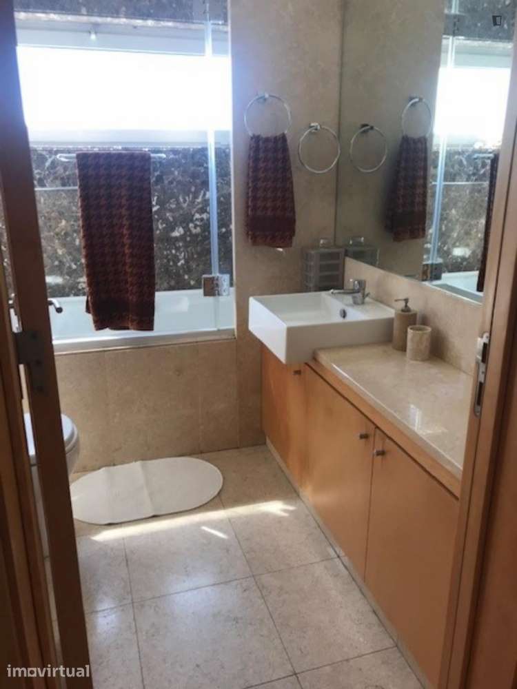 Quarto - localizado em Oeiras Lisbon - Grande imagem: 2/5