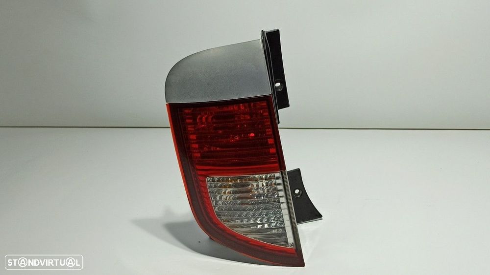 FAROLIM TRASEIRO ESQUERDO SSANGYONG KYRON 200 XDI LIMITED - 1