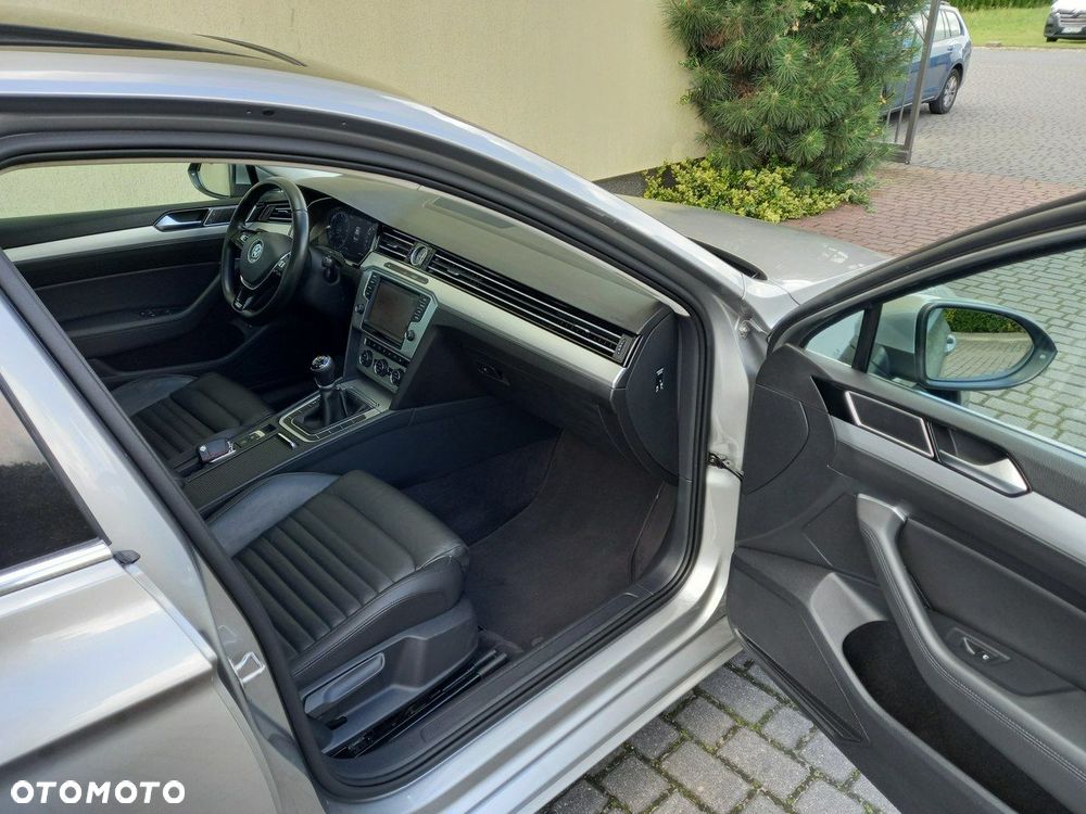 Volkswagen Passat 2.0 TDI (BlueMotion Technology) Highline - 25