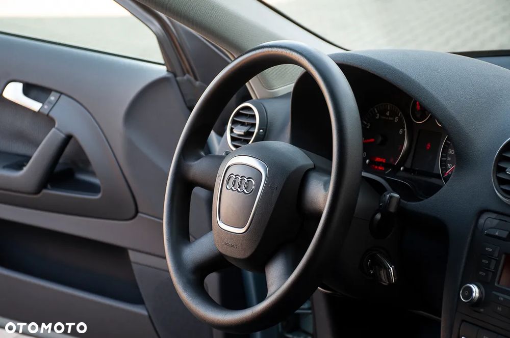 Audi A3 3-drzwiowe 1.6 Ambiente - 26