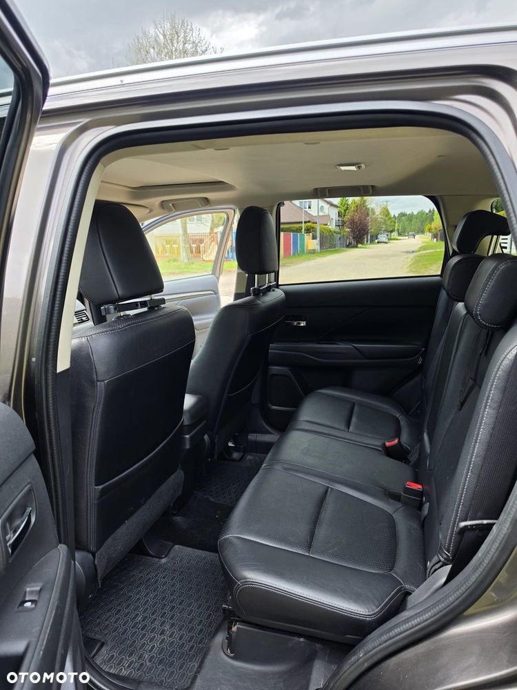 Mitsubishi Outlander 2.0 Instyle + 4WD CVT - 11