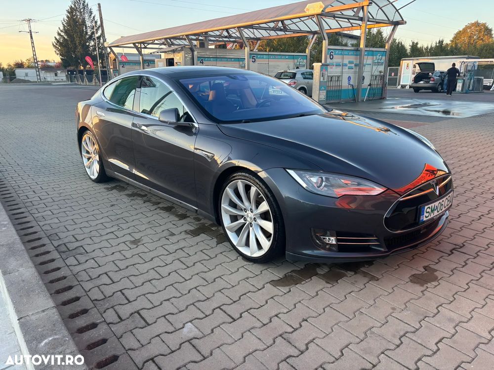 Tesla Model S - 2