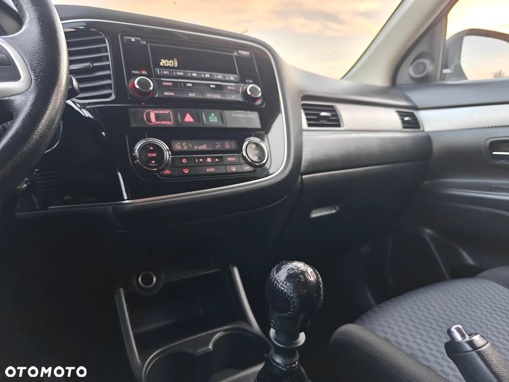 Mitsubishi Outlander 2.2 DI-D 2WD Invite - 32