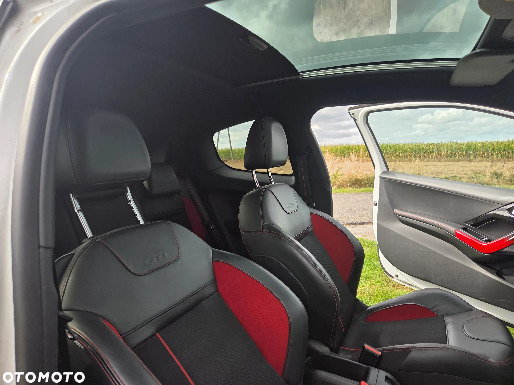 Peugeot 208 GTI 200 THP - 8