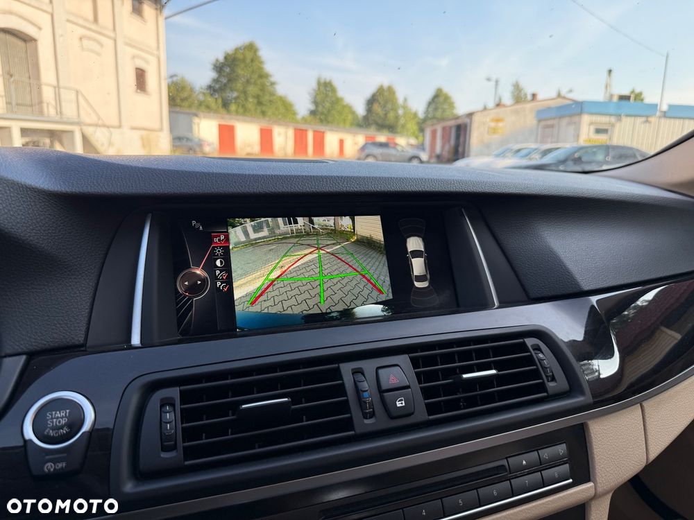 BMW Seria 5 528i xDrive Luxury Line - 27