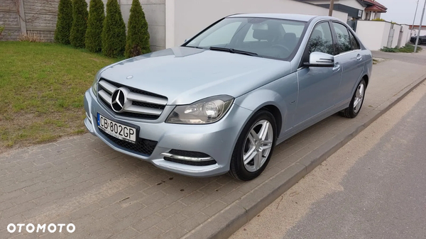 Mercedes-Benz Klasa C 180 T CDI DPF (BlueEFFICIENCY) 7G-TRONIC Avantgarde