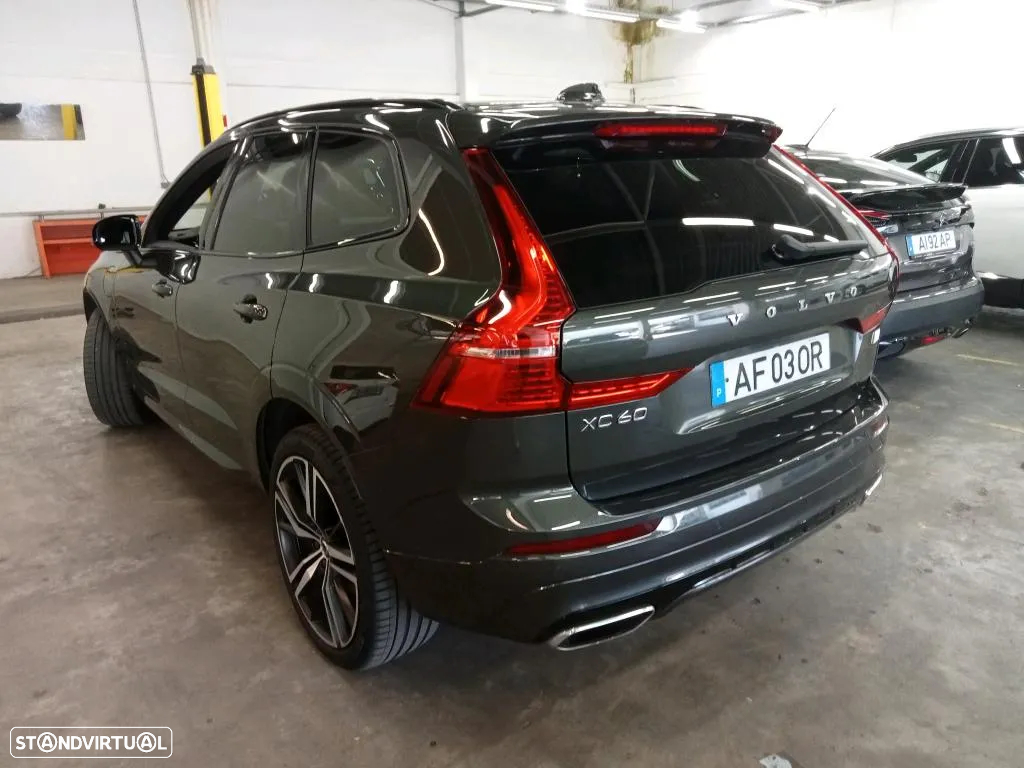 Volvo XC 60 2.0 T6 PHEV R-Design AWD - 2