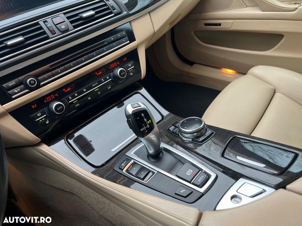 BMW Seria 5 520d Aut. Luxury Line - 10