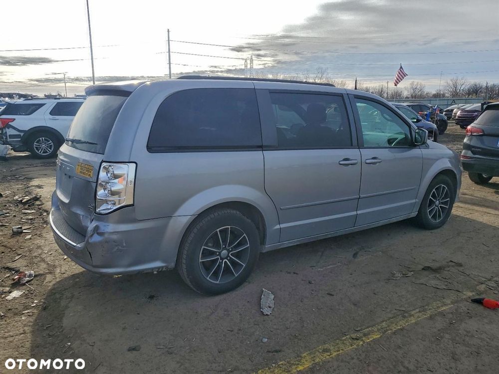 Dodge Grand Caravan - 4